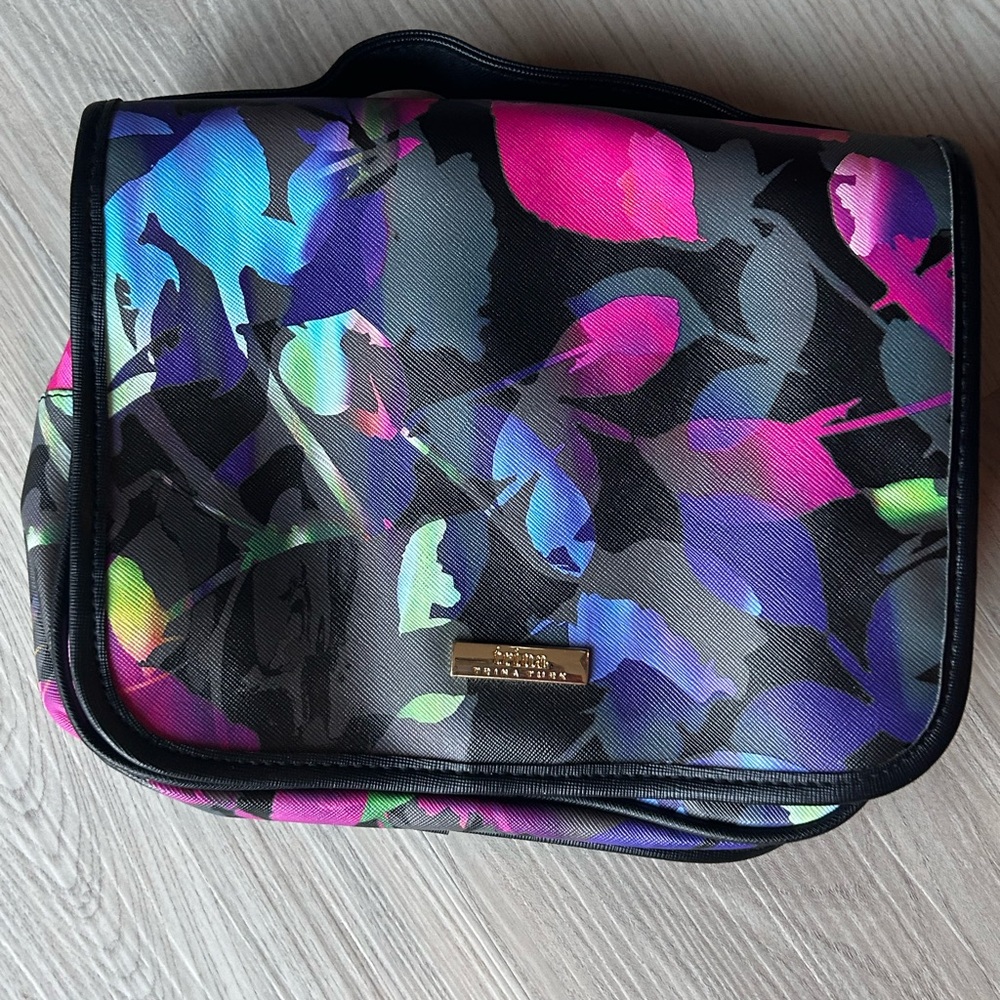 Trina Turk Hanging Toiletry Cosmetic Bag Black NWOT Hanging Cosmetic Travel